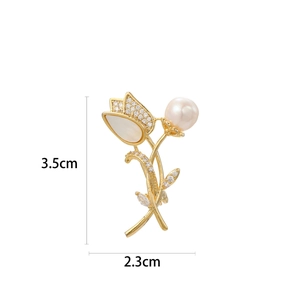 Elegant gold tulip brooch with white petals, zircon leaves and a pearl, 3.5cm height