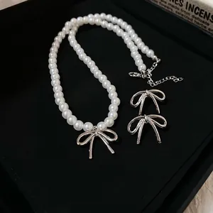 Collier En Künstliche Perles D'imitation Avec Nœud Et Boucles D'oreilles Minimaliste Élégant Métallique Chaîne Clavicule Femmes