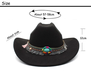 Détail de la bande ethnique sur chapeau de cowboy en laine noire avec turquoise