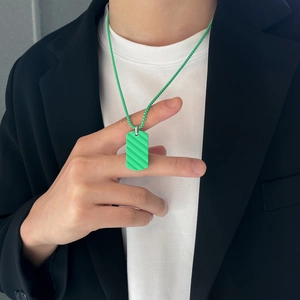 Men's green rectangular pendant necklace in titanium steel with diagonal textured stripes