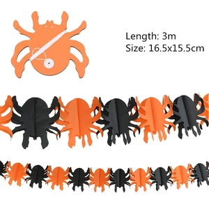 Detail of 3m orange and black spider garland showing 16.5x15.5cm paper cutout segments