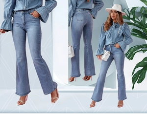 Détails d'un jean évasé à taille haute avec fermeture boutonnée et ensemble chemise denim