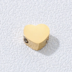 Perle en forme de cœur en acier titane doré poli avec trou latéral pour bijoux DIY