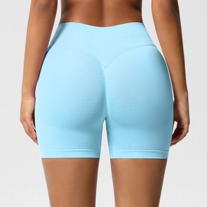 Détail du short de yoga bleu clair sans couture à taille haute avec fessier sculpté en V