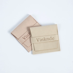 Pochettes à bijoux en microfibre suédée beige et rose avec logo embossé élégant