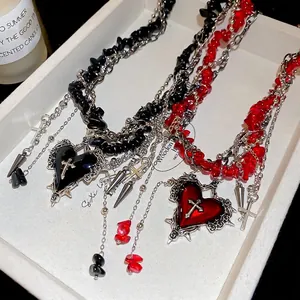 Gothische Doppel-Halskette mit Herz-Kreuz-Anhänger, unregelmäßigen Steinen und Kette