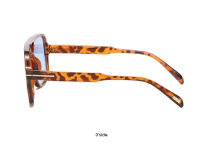 Retro-Sonnenbrille mit Doppelsteg, Schildpatt-Rahmen und hellblauen Gläsern