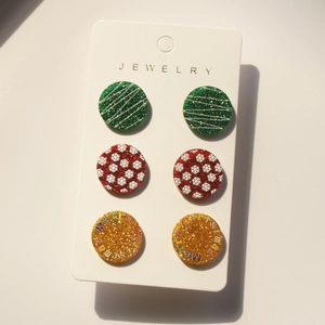 Glittery Christmas acrylic stud earrings set with red snowflake and green thread designs