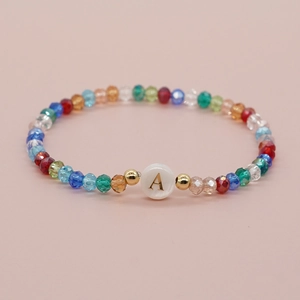 Bracciale bohémien fatto a mano con perline di cristallo colorate e ciondolo lettera A