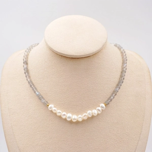 Collier vintage français en pierre de lune grise et perles d'eau douce avec billes d'or