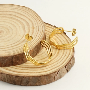 Fashionable gold-plated stainless steel C-shape layered wave earrings for women