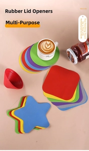 Varie forme e colori di apribarattoli in gomma antiscivolo per uso domestico cucina