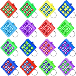 Tic Tac Toe Mini Jeu Porte-clés Plastique Moulage par Injection Puzzle Jouet Portable Interactif pour Enfants Fête