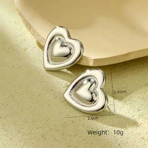 Polished silver heart stud earrings dimensions detail showing 2.5cm width and 10g weight