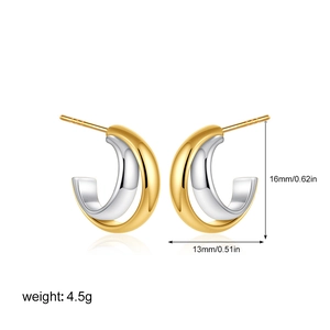 Detail of 18k gold and silver two-tone C-shaped hoop earrings with precise dimensions