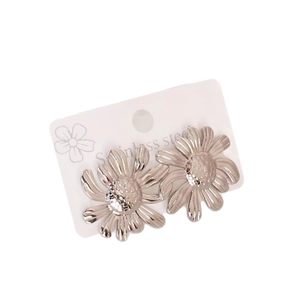 Minimalistische silberne Edelstahl Gänseblümchen Ohrstecker für Damen im Punk-Stil