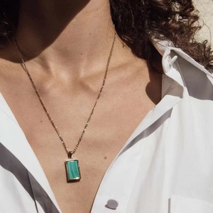Elegant 18k gold plated stainless steel necklace with rectangular green malachite pendant