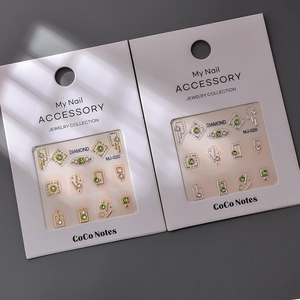 Set de nail art strass K9 géométriques avec cadres métalliques dorés et argentés MJ-020