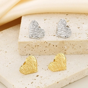 Orecchini A Cuore Acciaio Inossidabile 316L Trama Plissettata Onda Irregolare Ipoallergenico Gioielli Per Donna