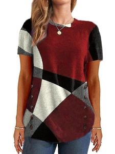 Damen Kurzarm T-Shirt mit geometrischem Farbmuster und seitlichen Zierknöpfen am Saum