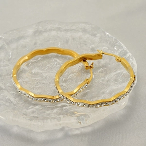 Boucles d'oreilles vagues en acier doré 18 carats avec cristaux blancs pour femme