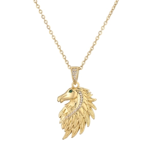 Collier pendentif cheval doré avec diamants blancs et œil en pierre précieuse verte