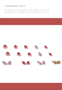 Détail de faux ongles dégradés rose et bleu avec nœuds 3D et motifs de cœurs