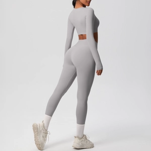 Detail view of the gray high-waisted seamless yoga leggings and long sleeve crop top set