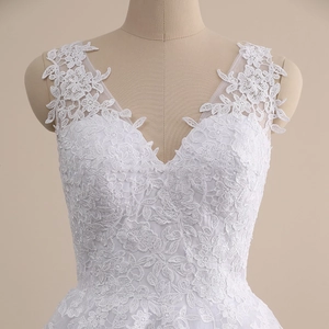 Elegant sleeveless V-neck lace wedding dress with open back and exquisite tulle floral details