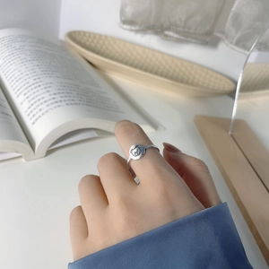 Minimalist S925 sterling silver cartoon bear ring with embossed animal design on finger