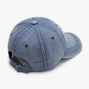 Klassieke blauwe gewassen denim honkbalpet met vintage details en verstelbare metalen gesp