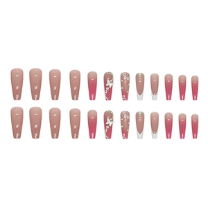 Faux ongles ballerine longs dégradés rose avec papillons, fleurs et strass brillants