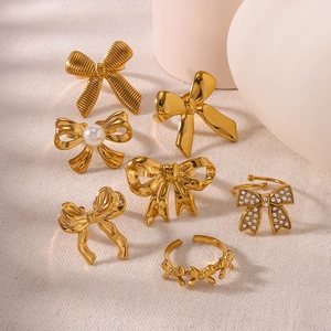 18k gold plated stainless steel bow ring set with pearls and sparkling zircons