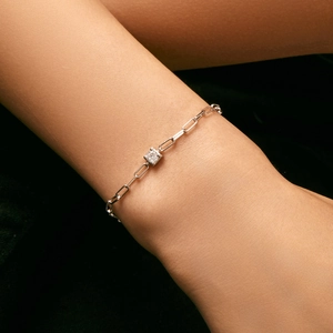 S925 sterling silver moissanite bracelet featuring geometric paperclip chain design