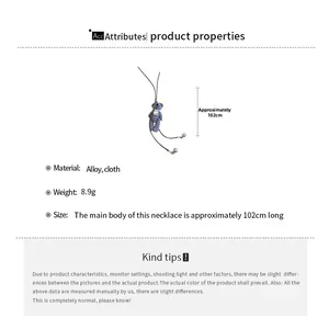 Détail du collier pendentif ours en tissu bleu de 102cm avec anneau en alliage métallique