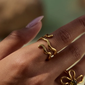 Minimalist gold wave-shaped open ring in high-polished stainless steel for women