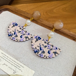 New Chinese-style resin fan earrings with floral pattern and white pearl accents