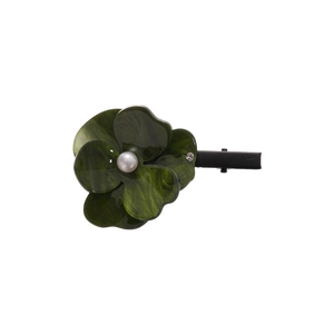 Pince à cheveux fleur vert émeraude avec perle et strass sur fond blanc minimaliste