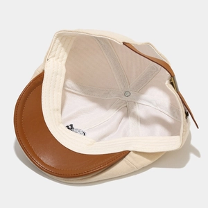 Berretto newsboy stile britannico beige e marrone con dettaglio delle cuciture interne