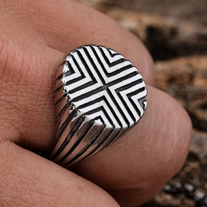 Men's vintage stainless steel geometric ring with cross radial pattern in silver
