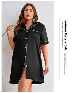 Dettaglio di camicia da notte nera in raso di seta con piping bianco e taschino sul petto