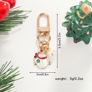 Detailed view of snowman keychain with pearl accent, length 5.5cm and width 2cm