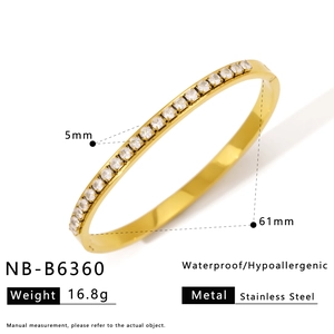 Detail shot of golden stainless steel bracelet showing 5mm width and 61mm inner diameter
