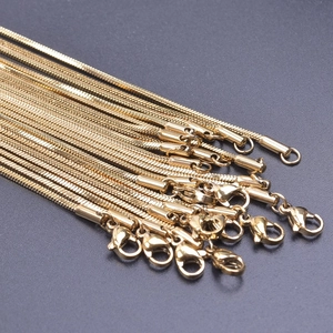 Mehrere 1,5 mm 18k vergoldete quadratische Schlangenkette Halsketten aus Edelstahl