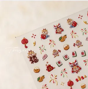 Vue macro détaillée de stickers 3D gaufrés pour ongles sur le thème du dragon de l'an 2024