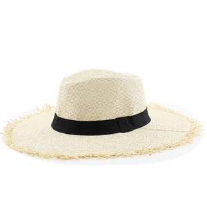 Chapeau de paille classique à large bord avec bords effilochés et ruban noir pour plage