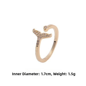 Detail view of gold fishtail ring with cubic zirconia showing 1.7cm diameter and 1.5g weight
