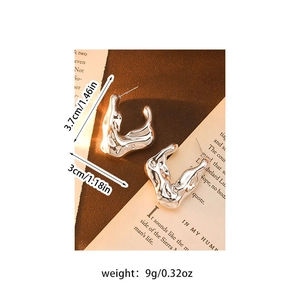 Macro detail of silver liquid irregular C-shape earrings with size and weight dimensions
