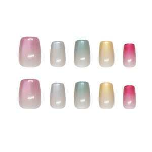 Unghie finte cat eye con sfumature multicolori e finitura perlata in forma squadrata