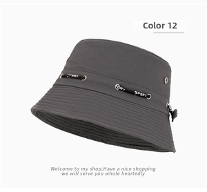 Dettaglio cappello a secchiello grigio scuro con occhielli in metallo e coulisse sportiva regolabile
